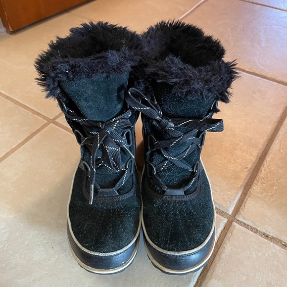 Black Sorel Tivoli Boots - Picture 2 of 5